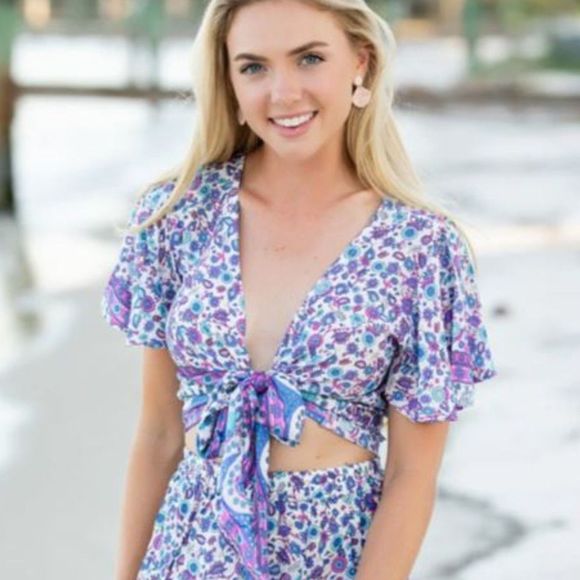 Walker & Wade Tops - NWT Walker & Wade Wisteria Lavender Floral Crop Tie Top